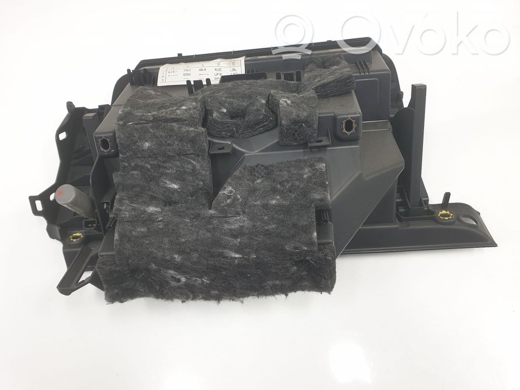 Audi A1 Daiktadėžė 