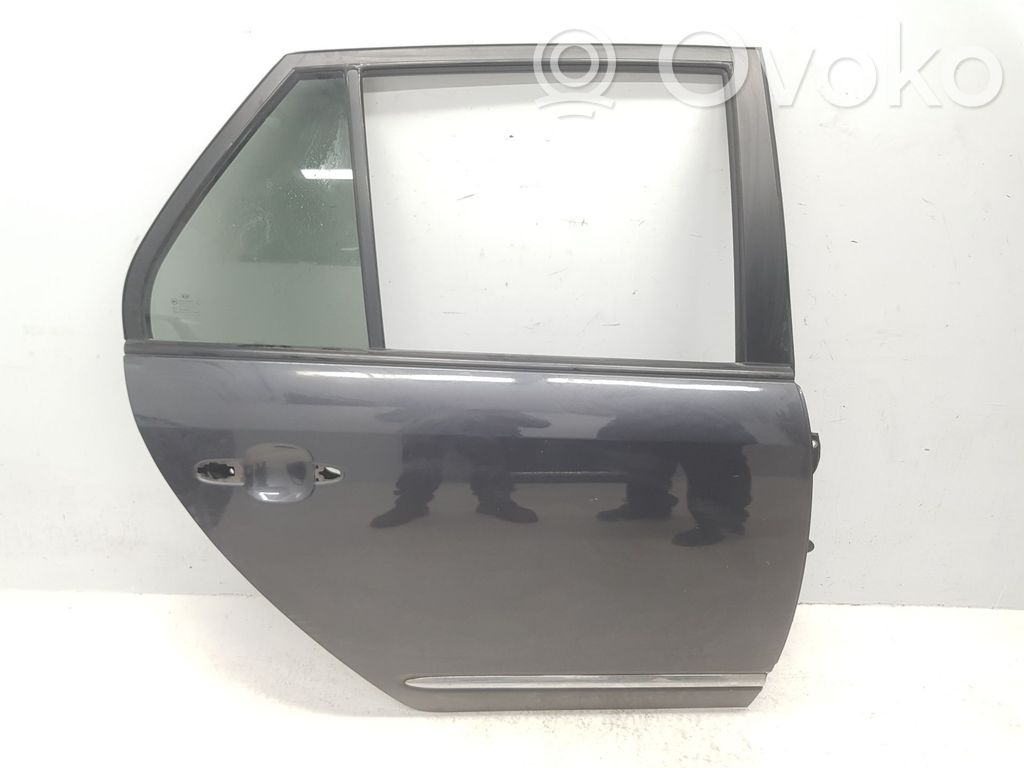KIA Carens II Puerta trasera 