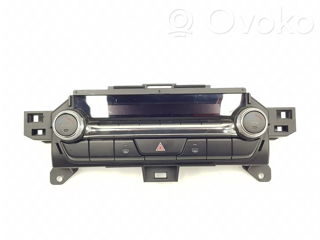 Mazda CX-30 Climate control unit 