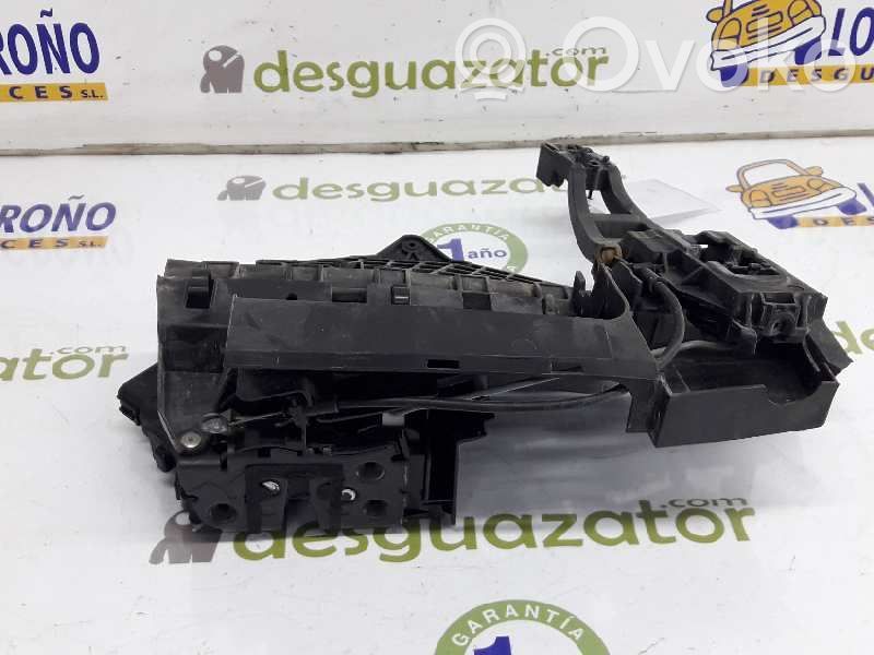 Ford Focus Priekšpusē slēdzene 