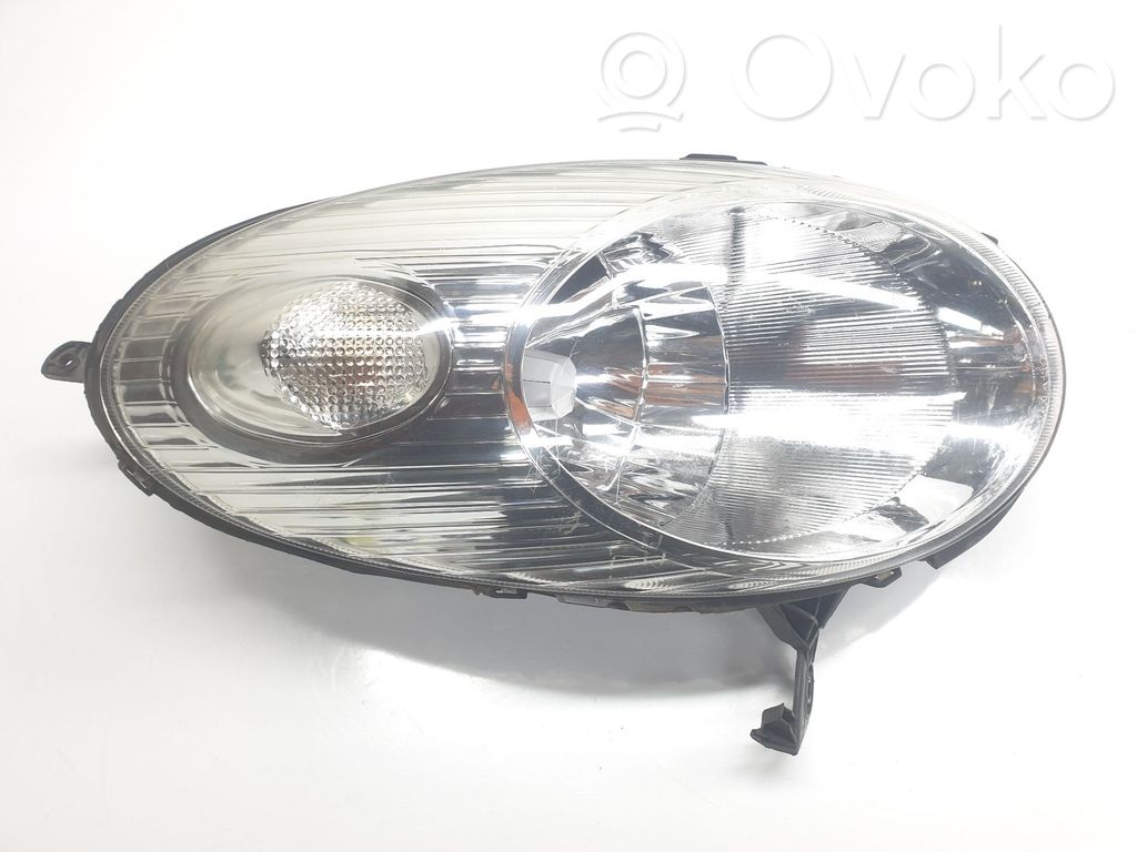 Nissan Micra Lampa przednia 
