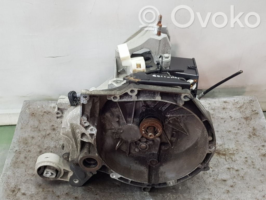 Ford Transit Courier Cutie viteze manuală cu 5 trepte 