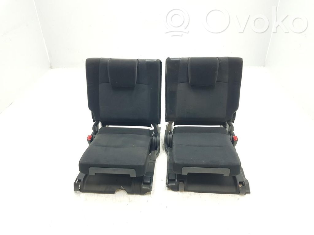 Toyota Land Cruiser (J150) Al treilea rând de scaune 