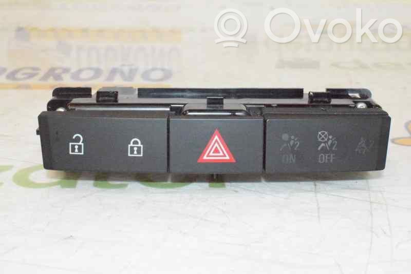 Botón interruptor de luz de peligro   13285122