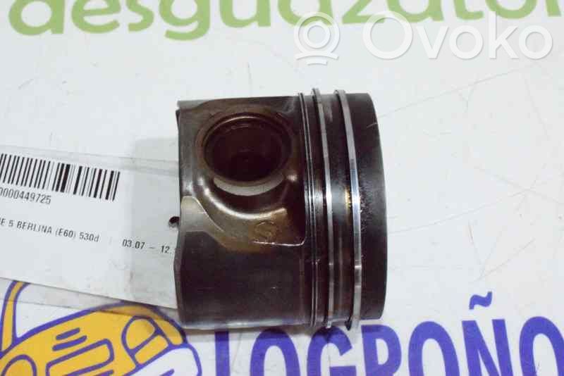 BMW 5 E39 Piston 
