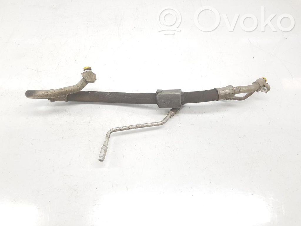BMW 1 E81 E87 Ilmastointilaitteen putki (A/C) 