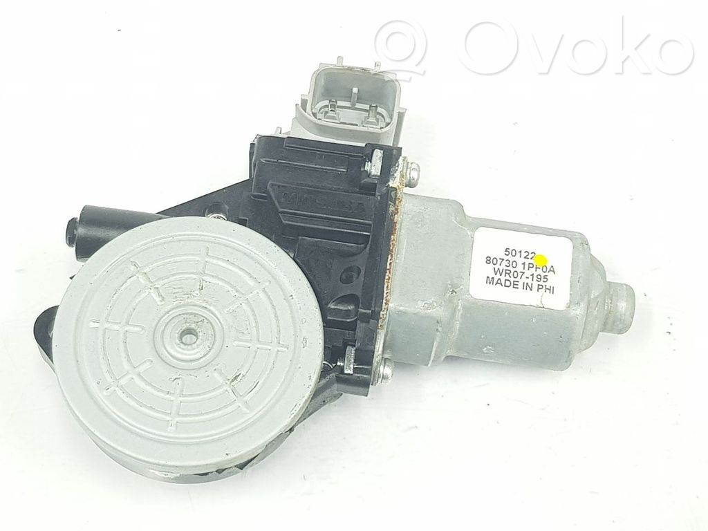 Nissan NP300 Silniczek podnoszenia szyby drzwi tylnych 