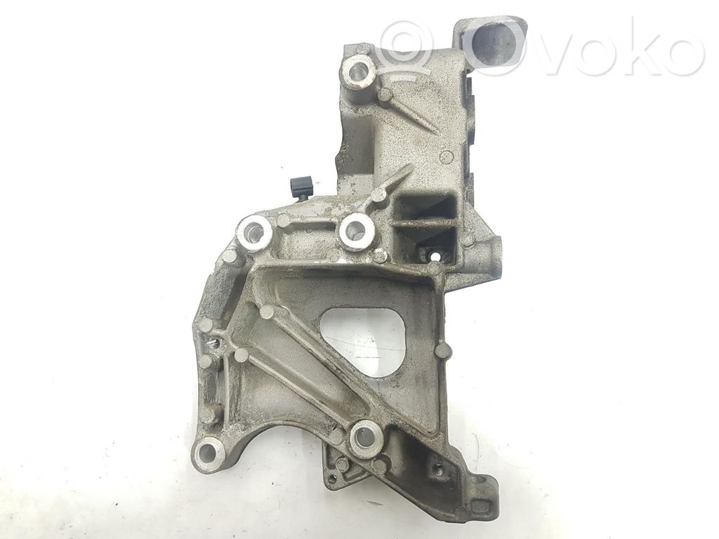 Fiat 500L Generator/alternator bracket 
