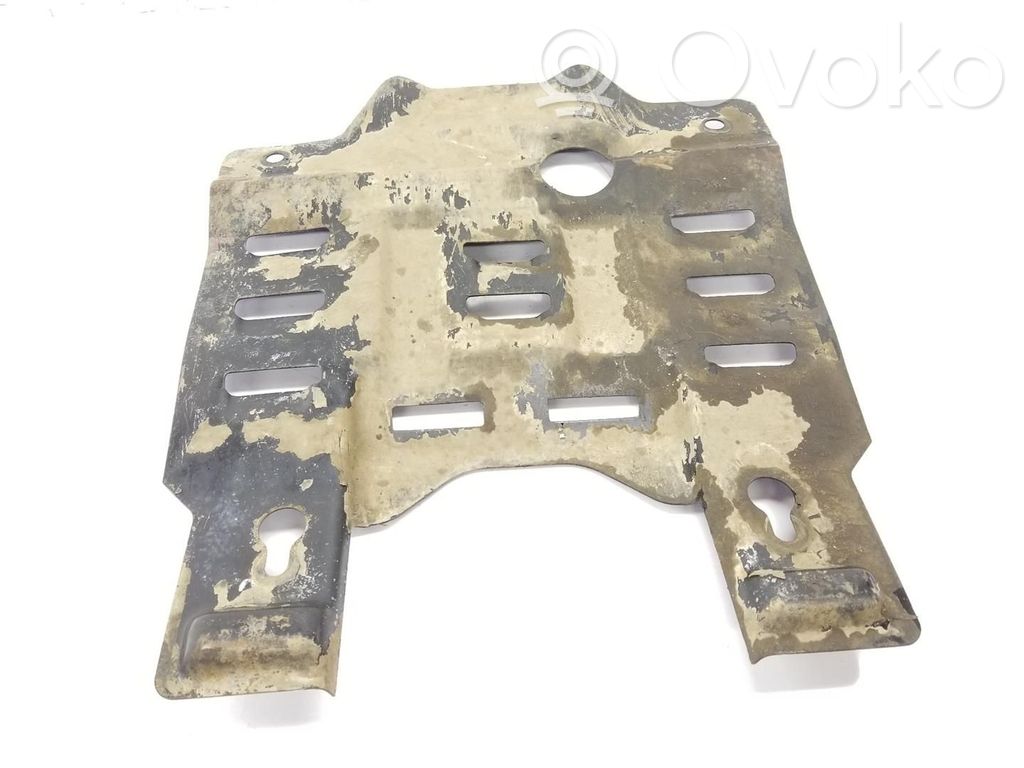 Isuzu N Series Placa protectora/protector antisalpicaduras motor 