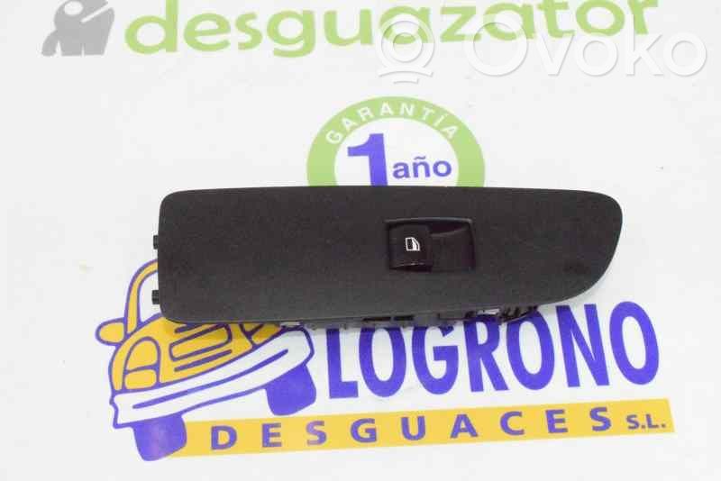BMW 1 E82 E88 Electric window control switch 