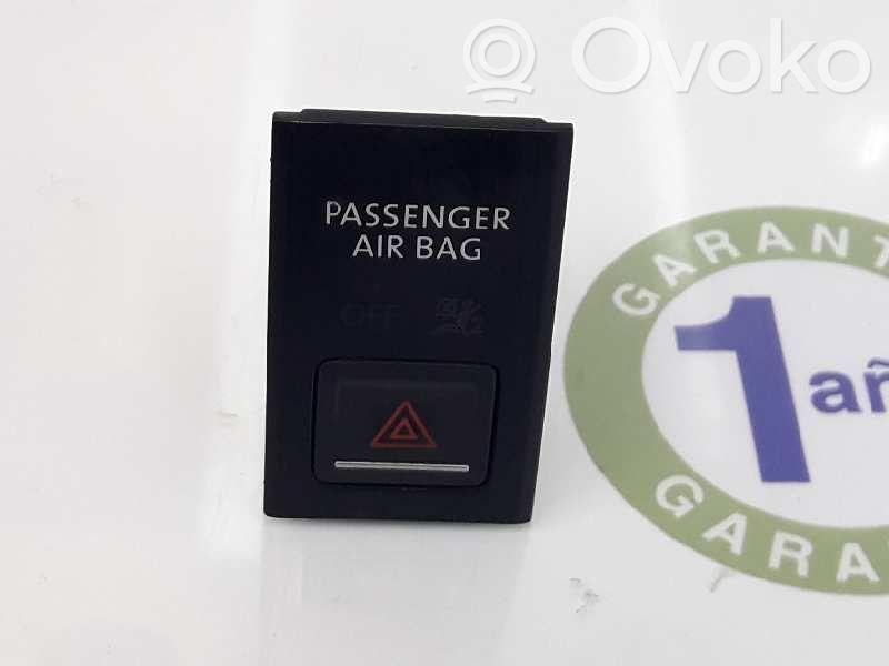Volkswagen Scirocco Hazard light switch 