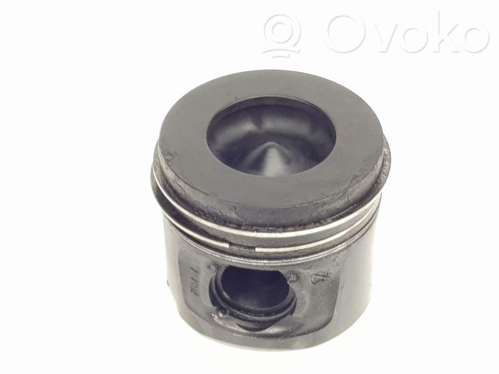 BMW X3 E83 Piston 