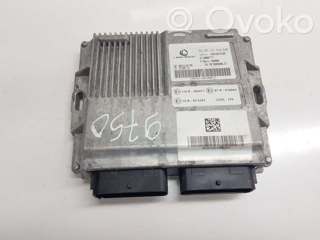 Dacia Sandero Engine control unit/module 