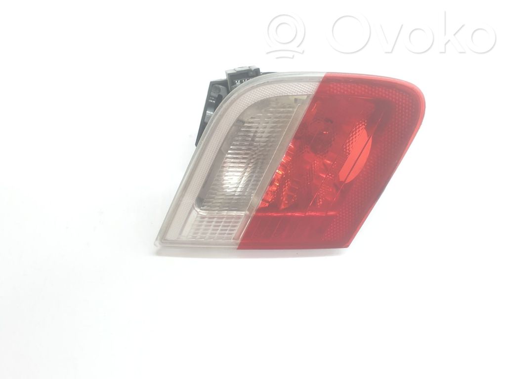 BMW 3 E46 Aizmugurējais lukturis pārsegā 