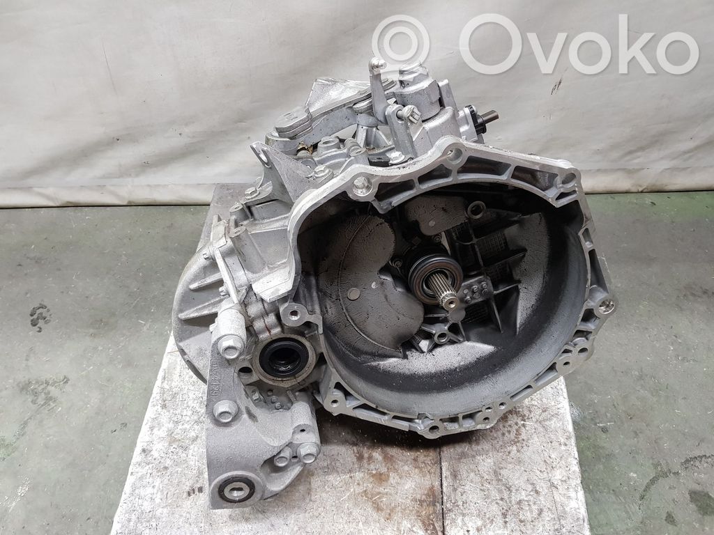 Opel Astra K Caja de cambios manual de 5 velocidades 