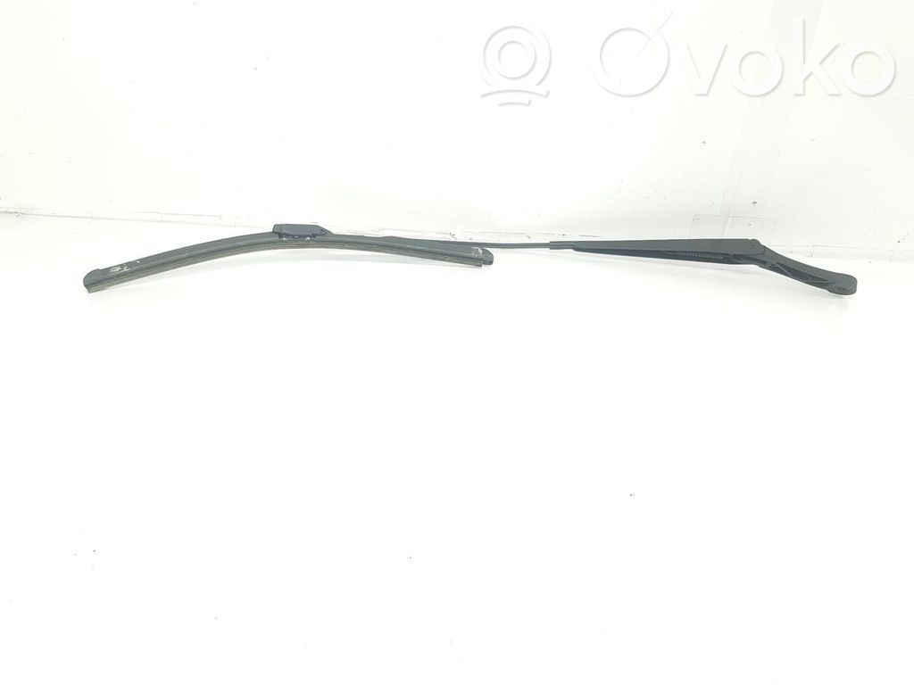 Volkswagen Golf V Brazo del limpiaparabrisas delantero