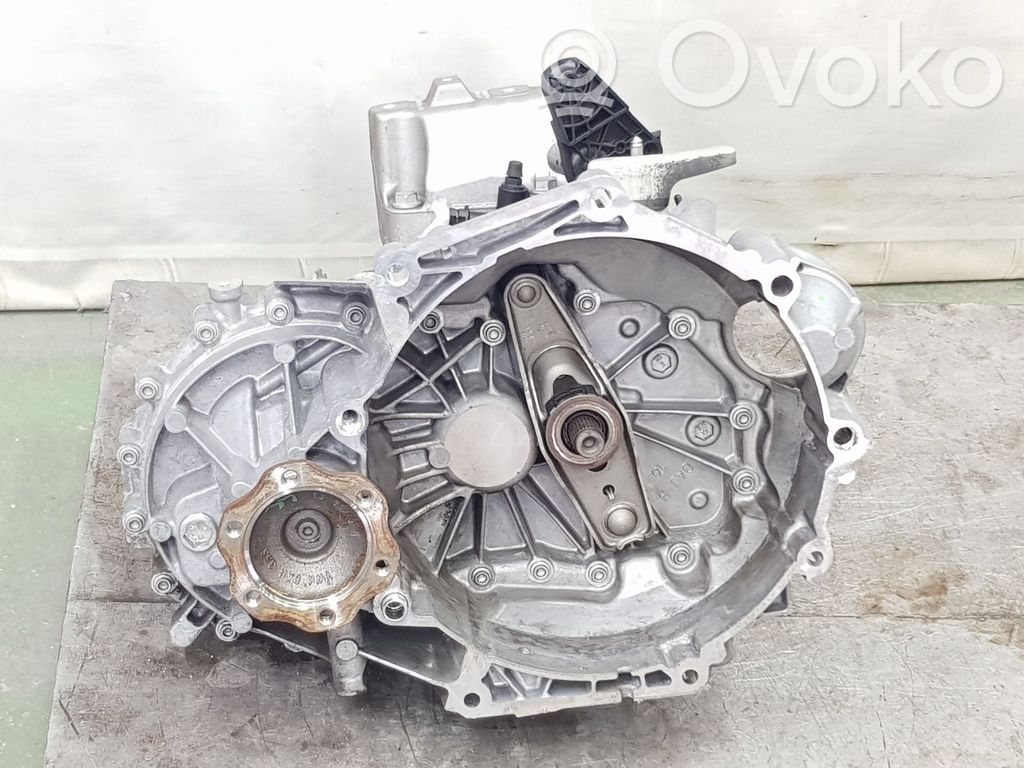 Volkswagen T-Roc Cutie viteze manuală cu 5 trepte 