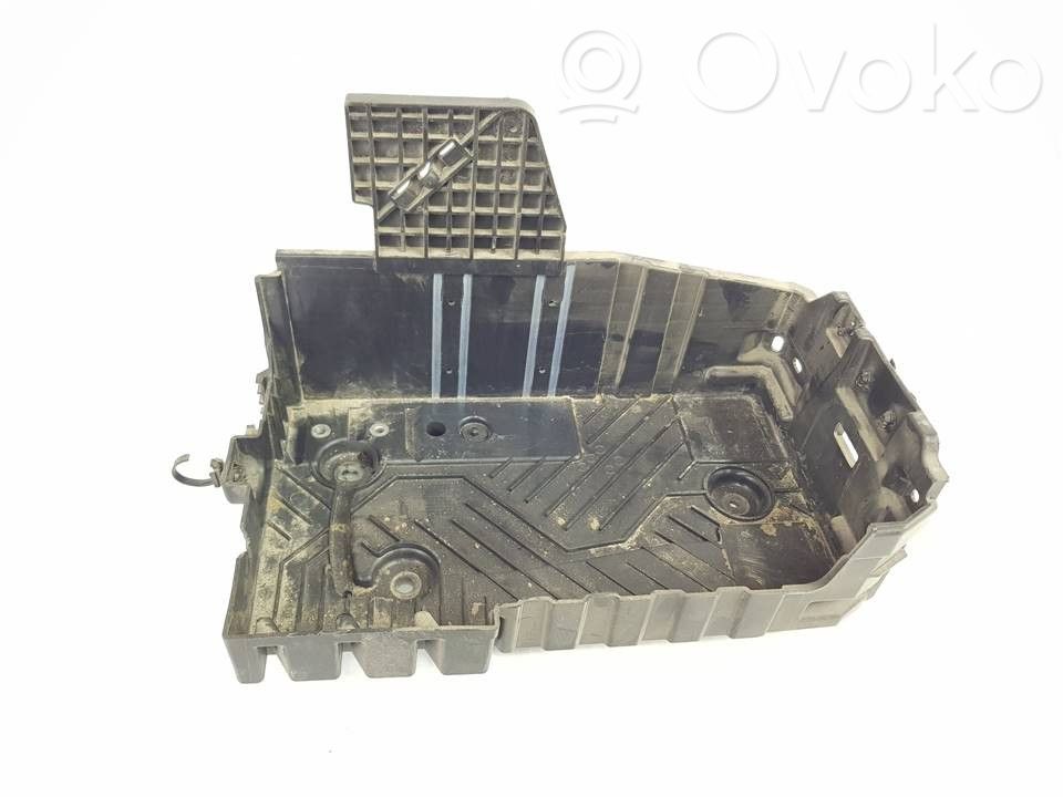 Opel Corsa F Mocowanie akumulatora 