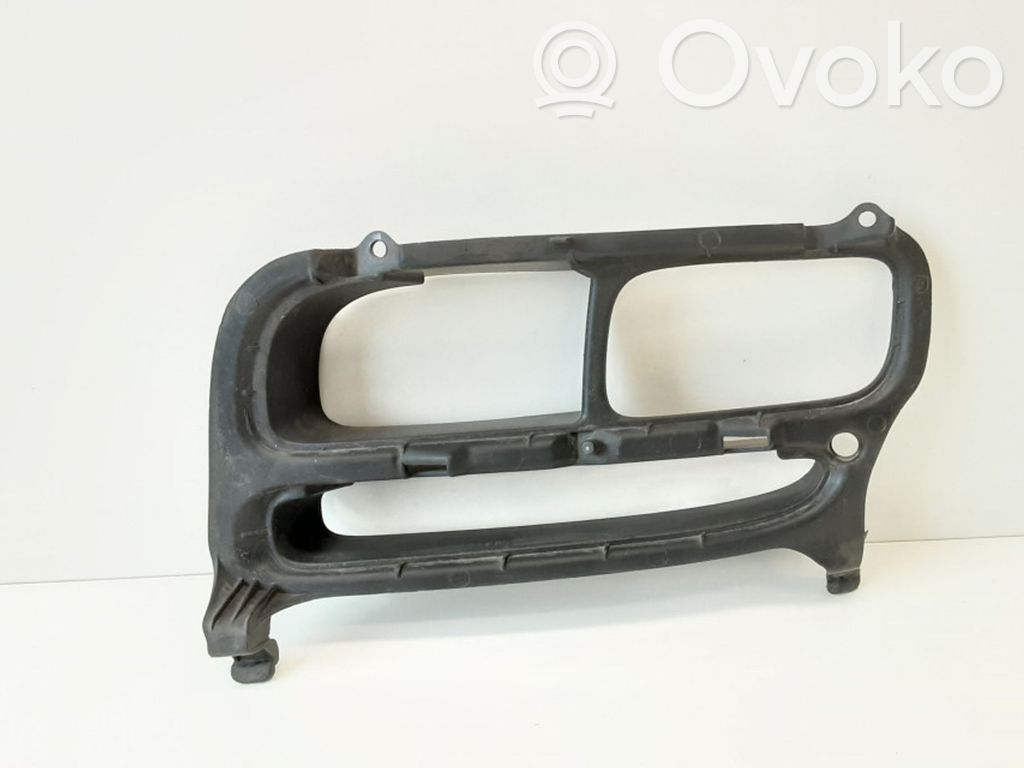 Toyota Avensis T250 Moldura/rejilla de la luz antiniebla delantera 
