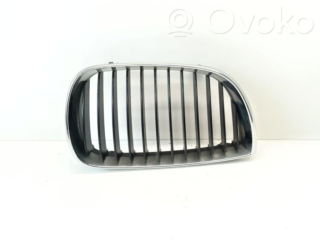 BMW 1 E81 E87 Front bumper upper radiator grill 