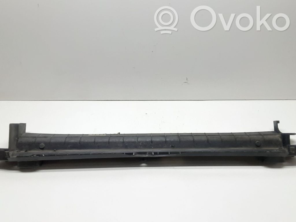 BMW 5 E60 E61 Radiatoru paneļa augšējā daļa (televizors) 