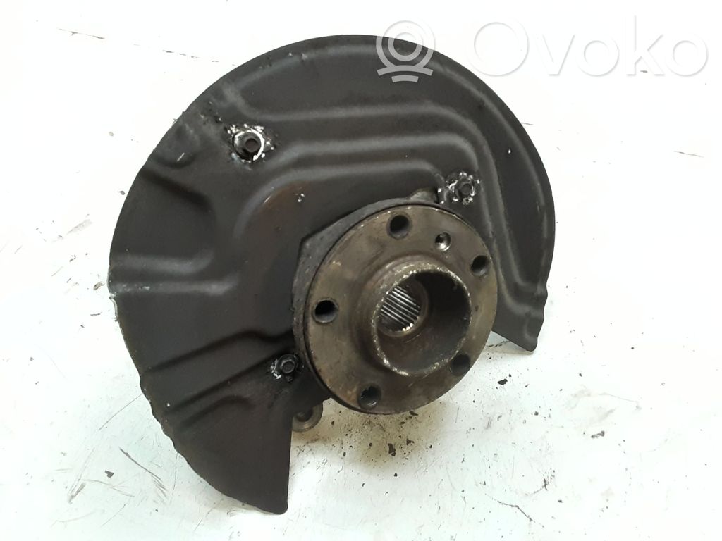 BMW X3 E83 Priekšējā riteņa rumbas vārpstas šarnīrs (stupica, capfa) 