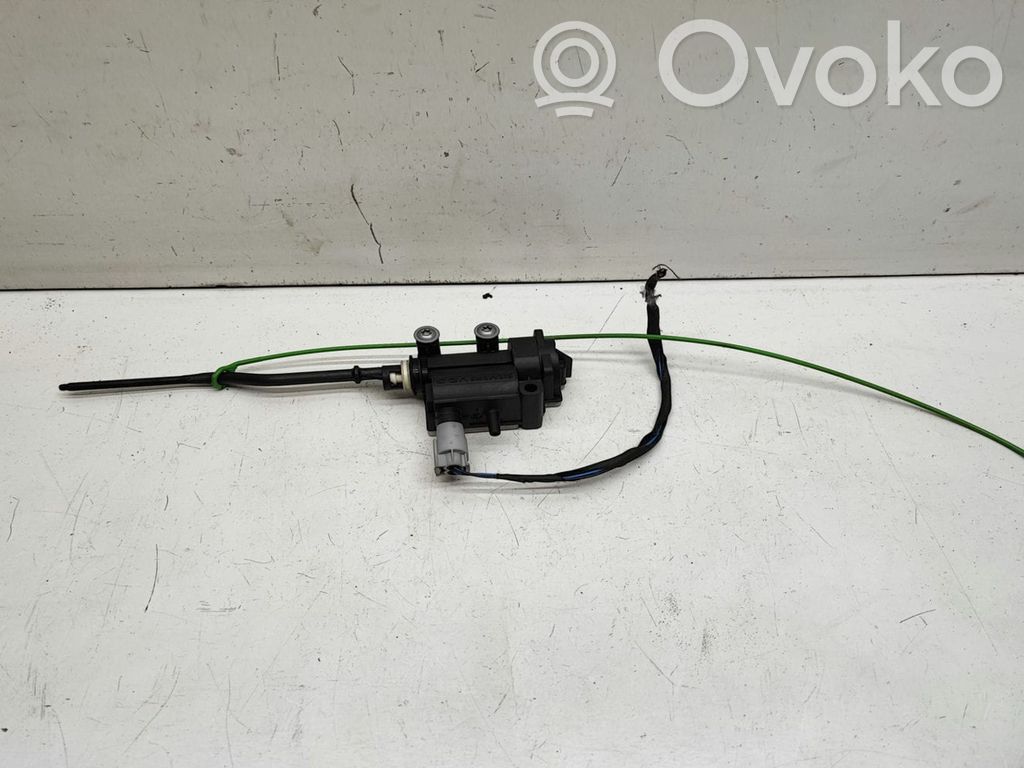 BMW 1 E82 E88 Fuel tank cap lock motor 