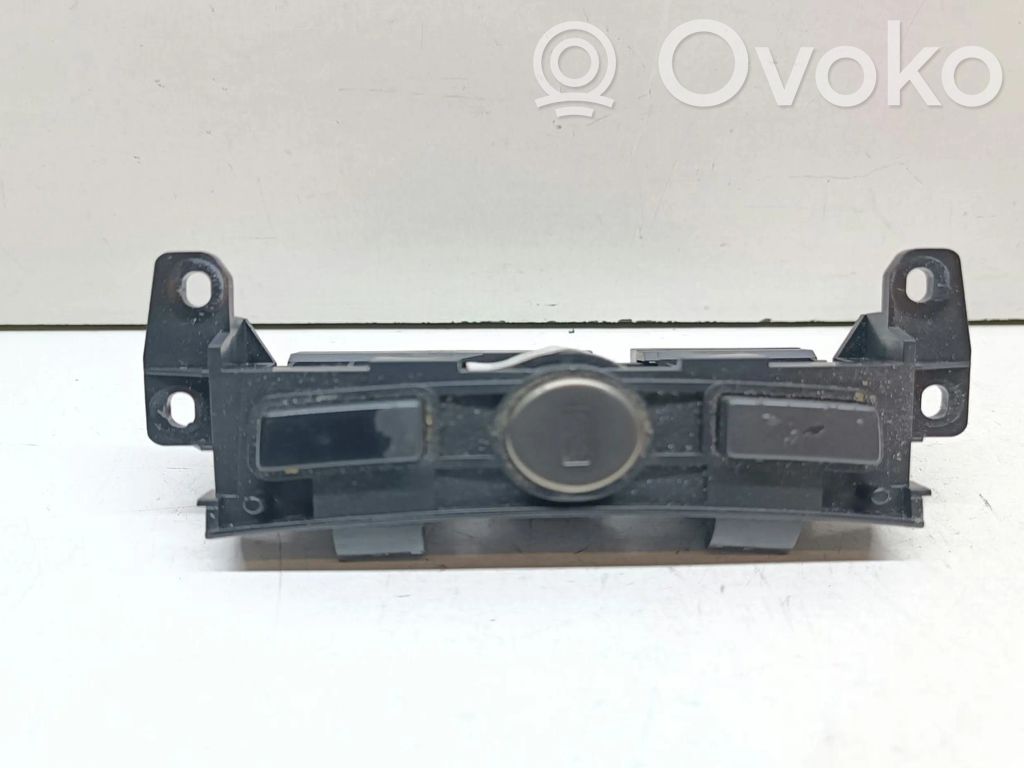 BMW 7 E65 E66 Hansikaslokeron lukko 