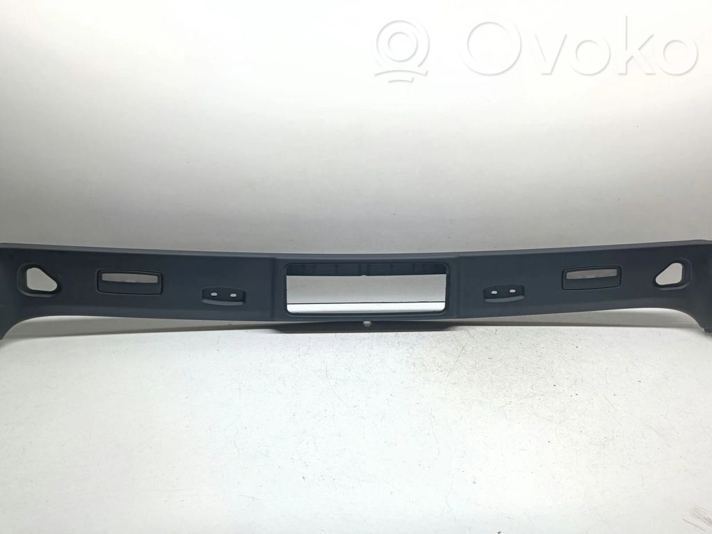 BMW 1 E82 E88 Priekinio stiklo apdaila 