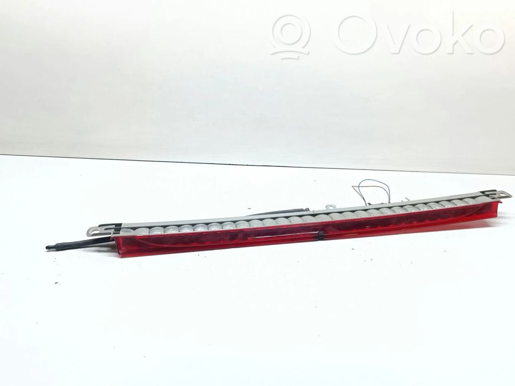 Kolmas/lisäjarruvalo   7169020