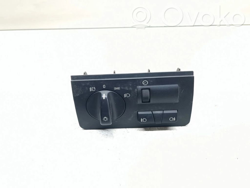 Light switch   6909775