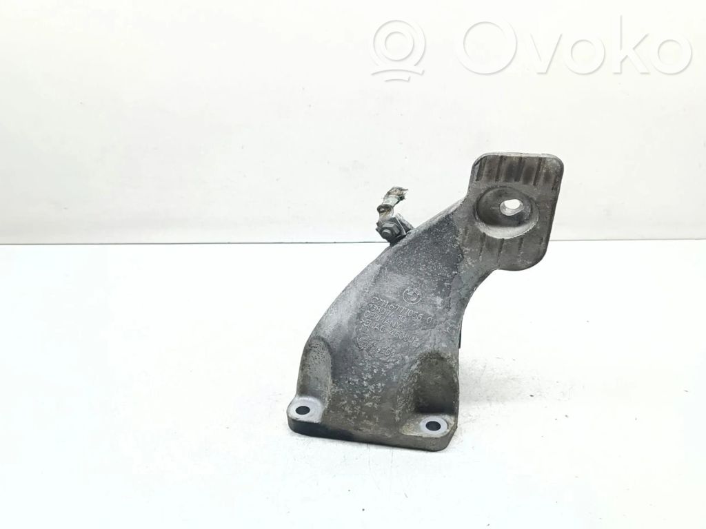 BMW 5 E60 E61 Engine mounting bracket 