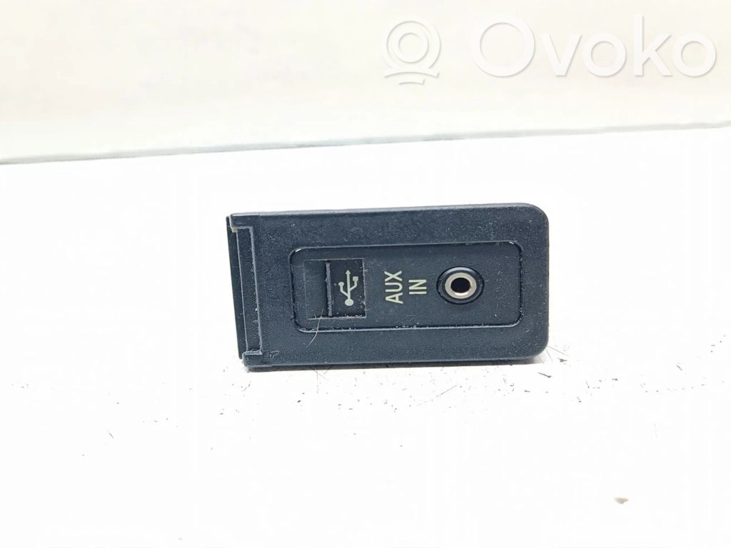 BMW 5 E60 E61 AUX jungtis 