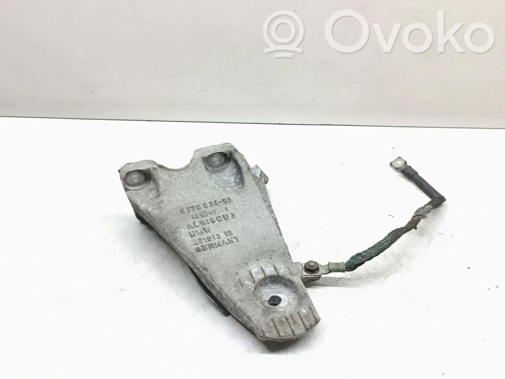 BMW 5 E60 E61 Engine mounting bracket 