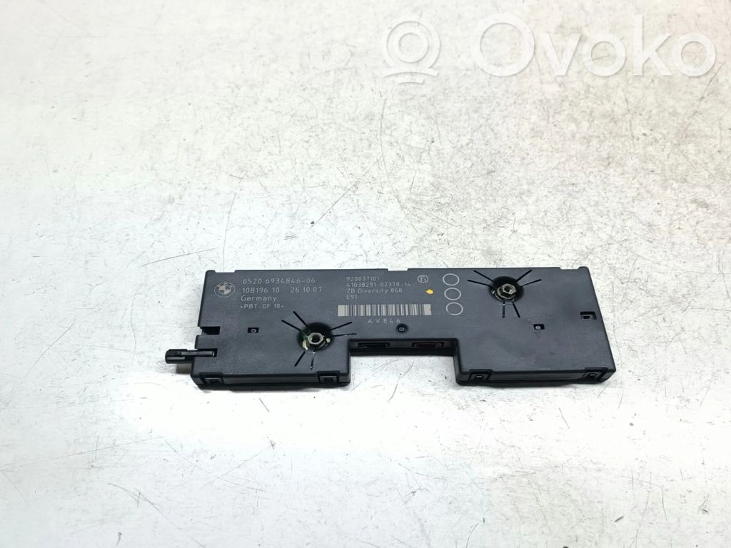 BMW 3 E90 E91 Aerial antenna amplifier 