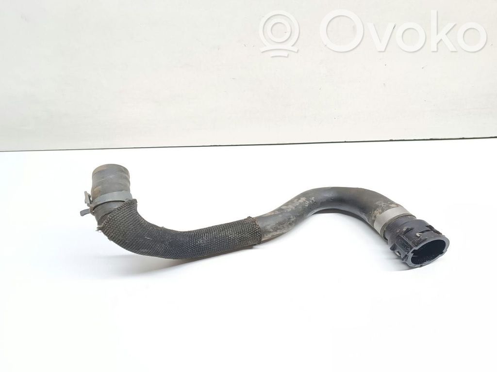 Audi A4 S4 B9 8W Engine coolant pipe/hose 