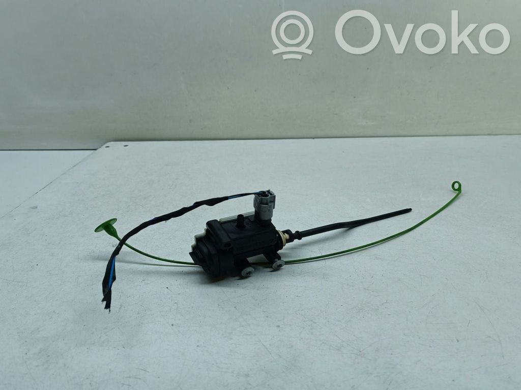BMW 1 E81 E87 Fuel tank cap lock motor 