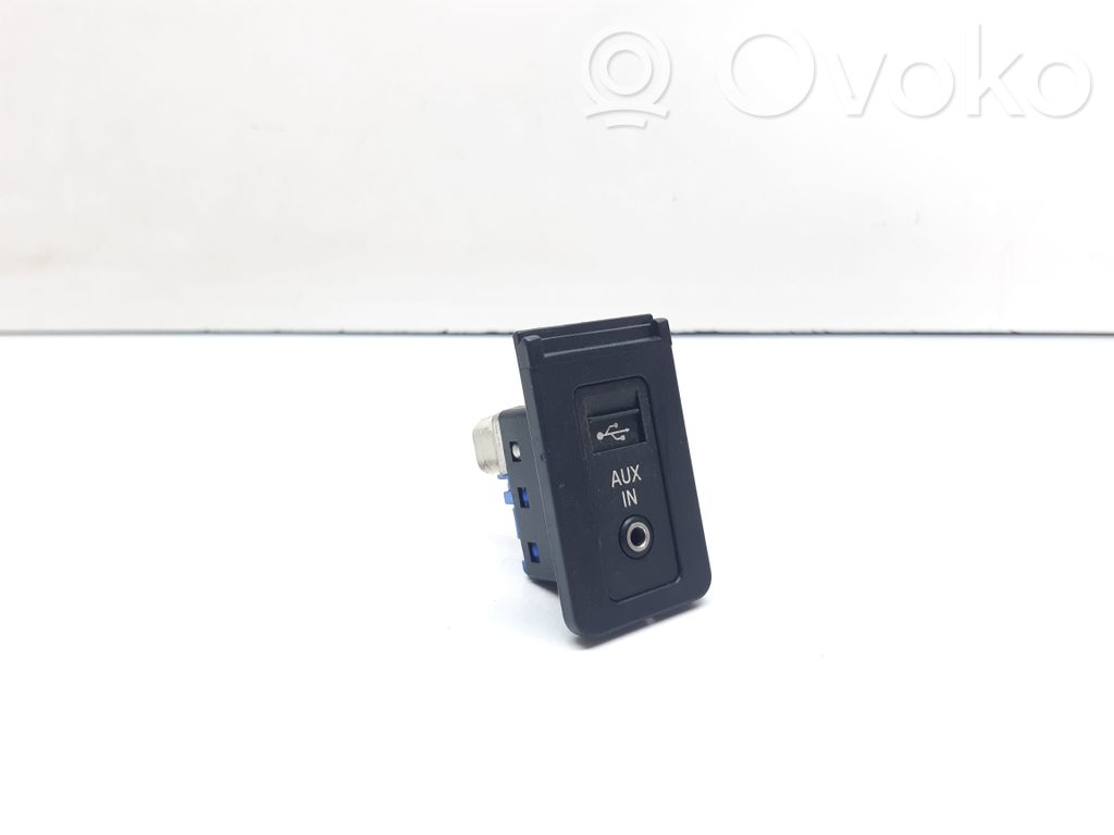 BMW 5 E60 E61 USB socket connector 
