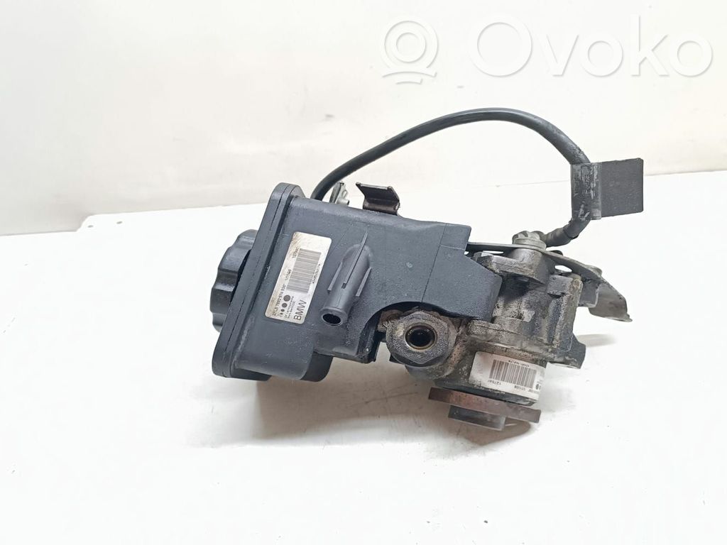 BMW X3 E83 Power steering pump 