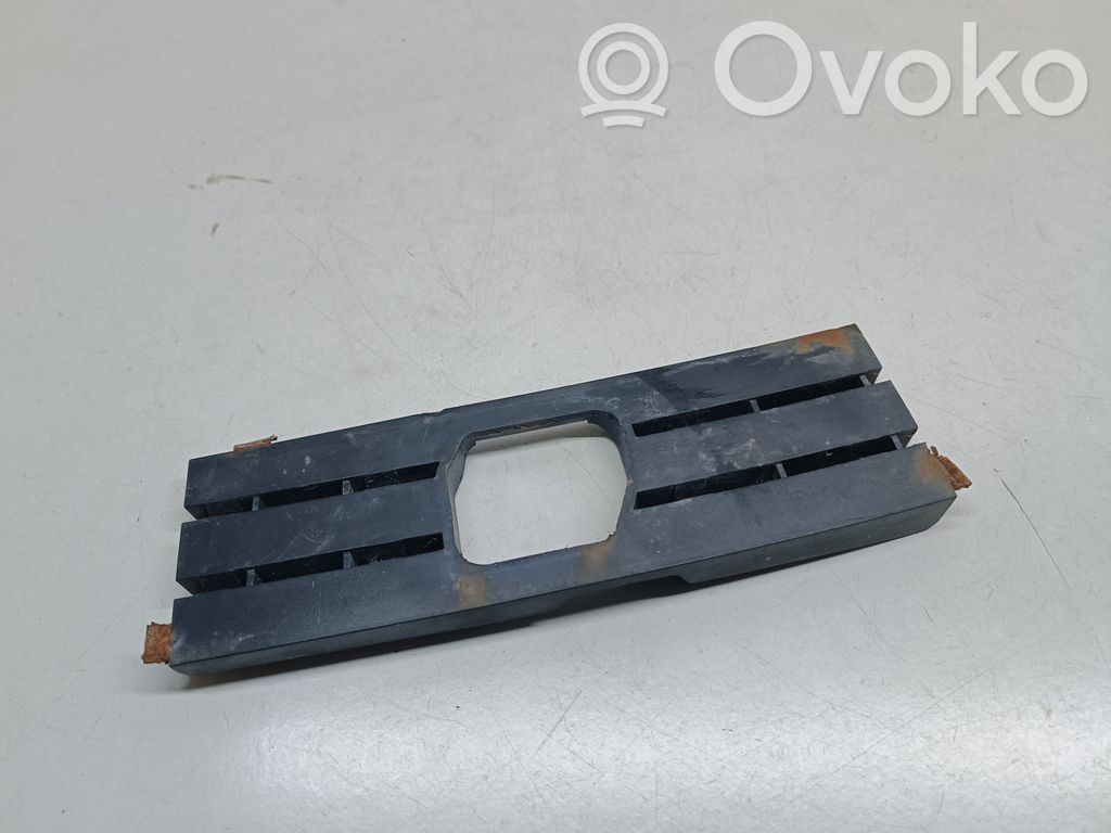 BMW 3 E90 E91 Etupuskurin alempi jäähdytinsäleikkö 