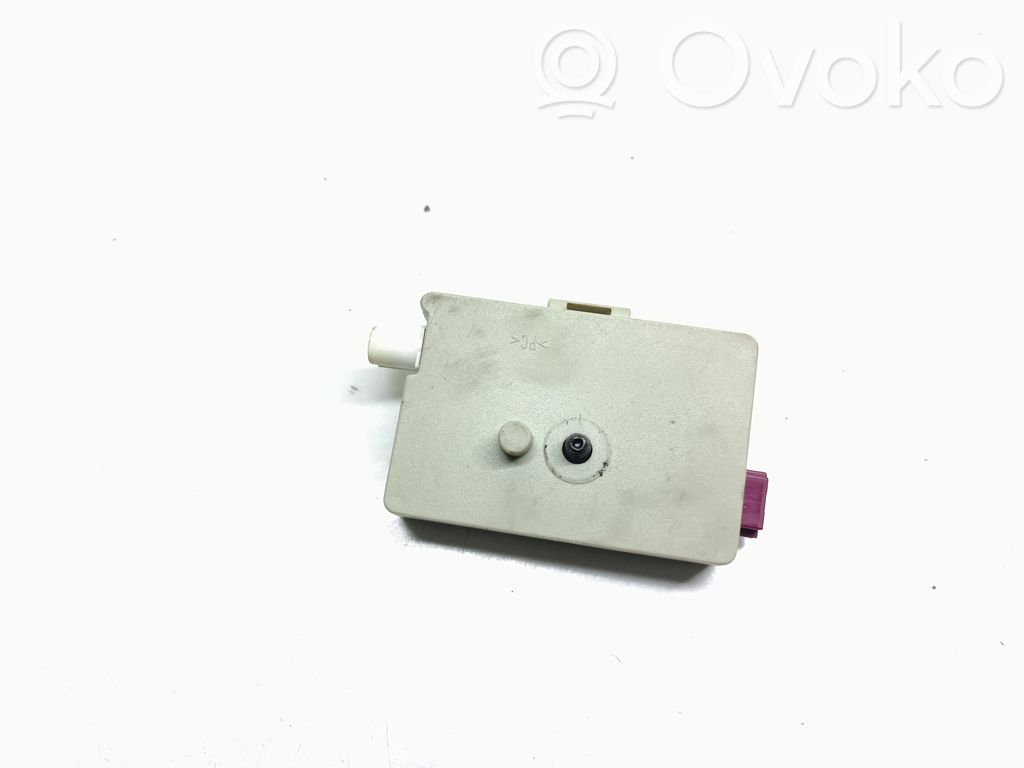 Pystyantennivahvistin   6968650