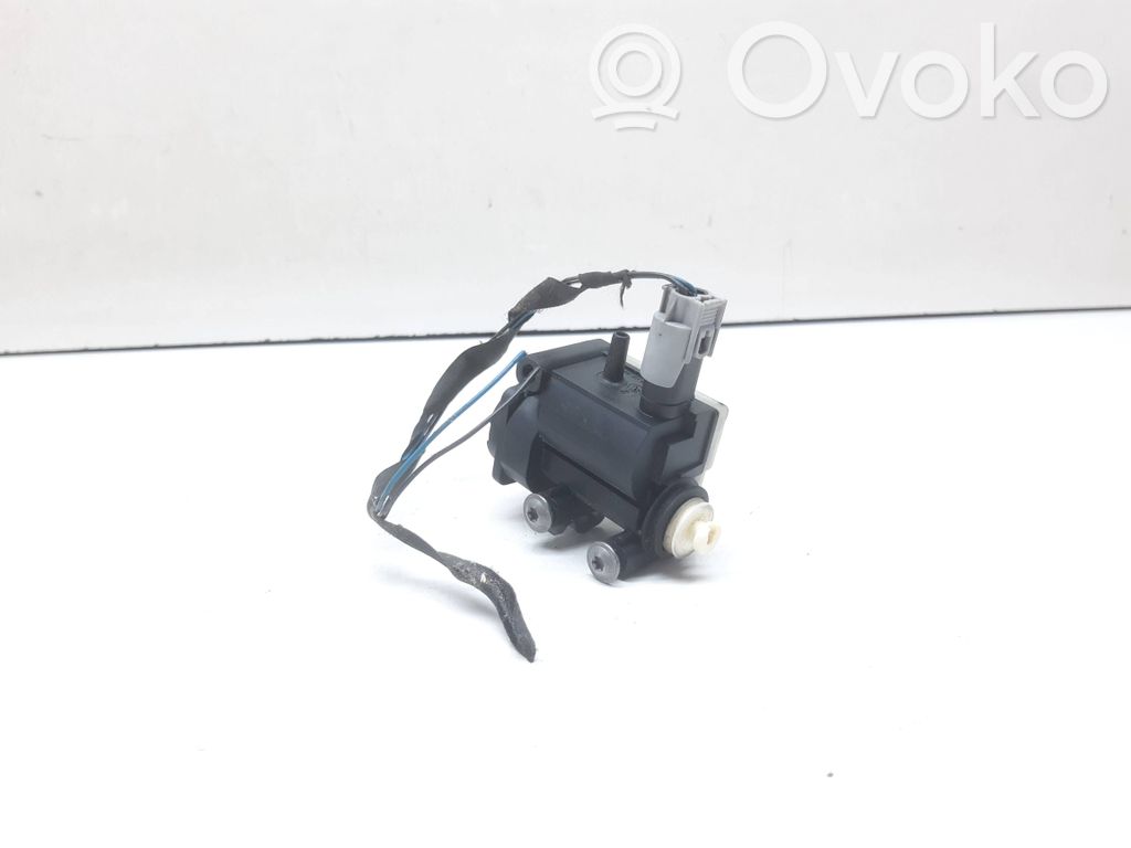 BMW 1 E82 E88 Fuel tank cap lock motor 