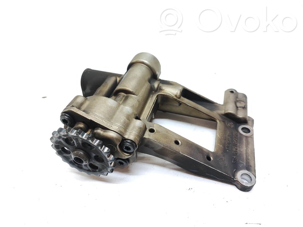 BMW X3 E83 Oil pump 