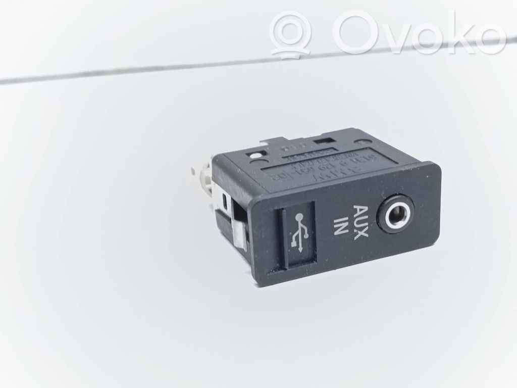 BMW 5 F10 F11 Connettore plug in AUX 