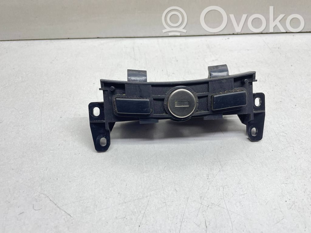 BMW 7 E65 E66 Hansikaslokeron lukko 