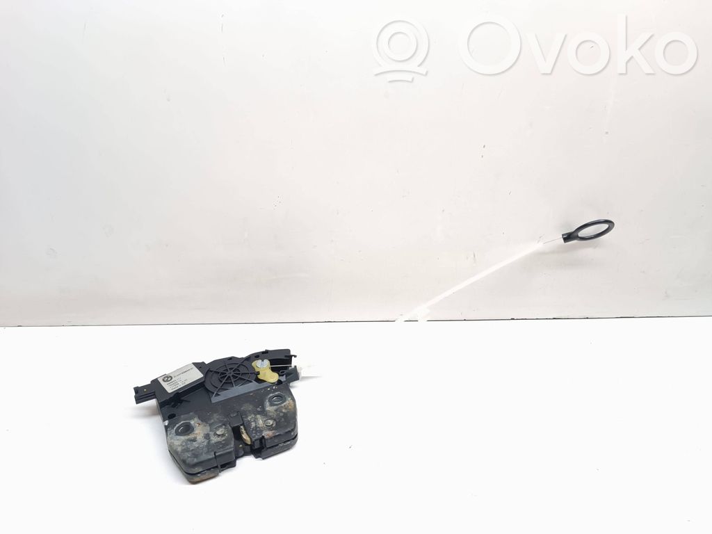 BMW 3 E90 E91 Aizmugurējā pārsega slēdzene 