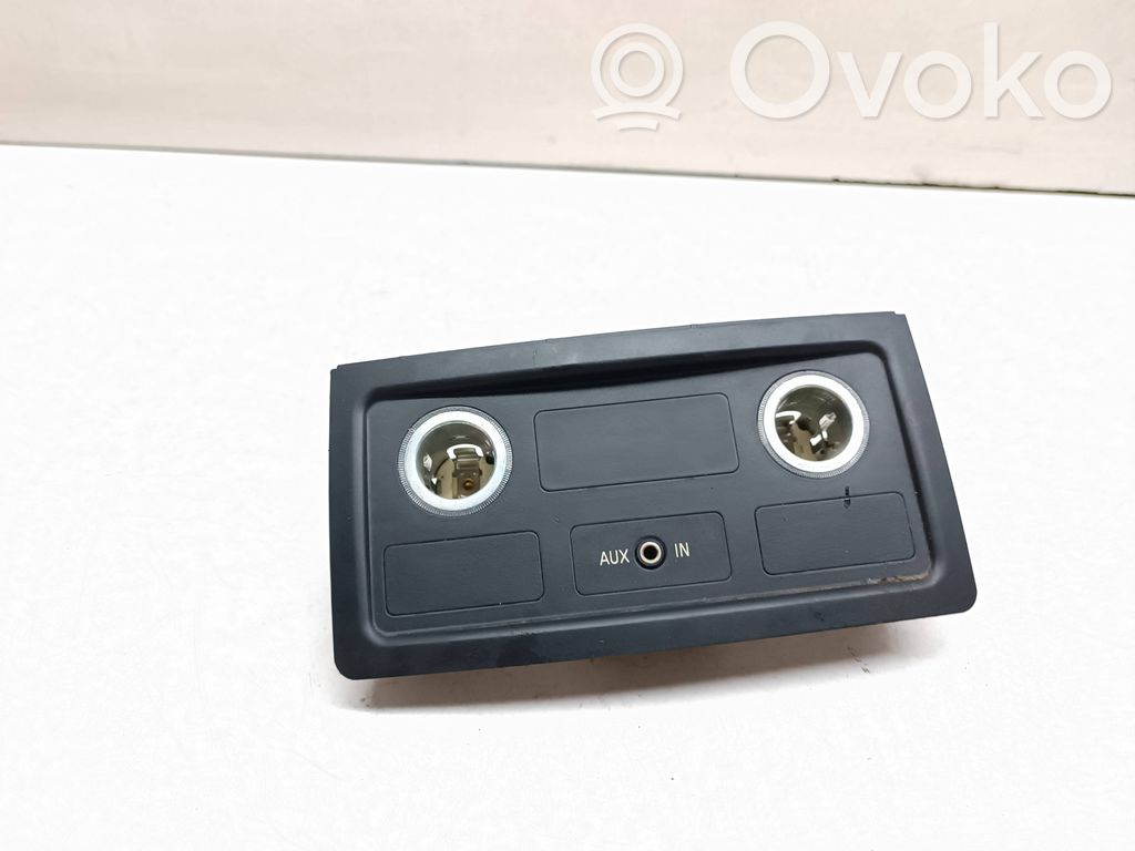 BMW 5 E60 E61 Cornice accendisigari posteriore 