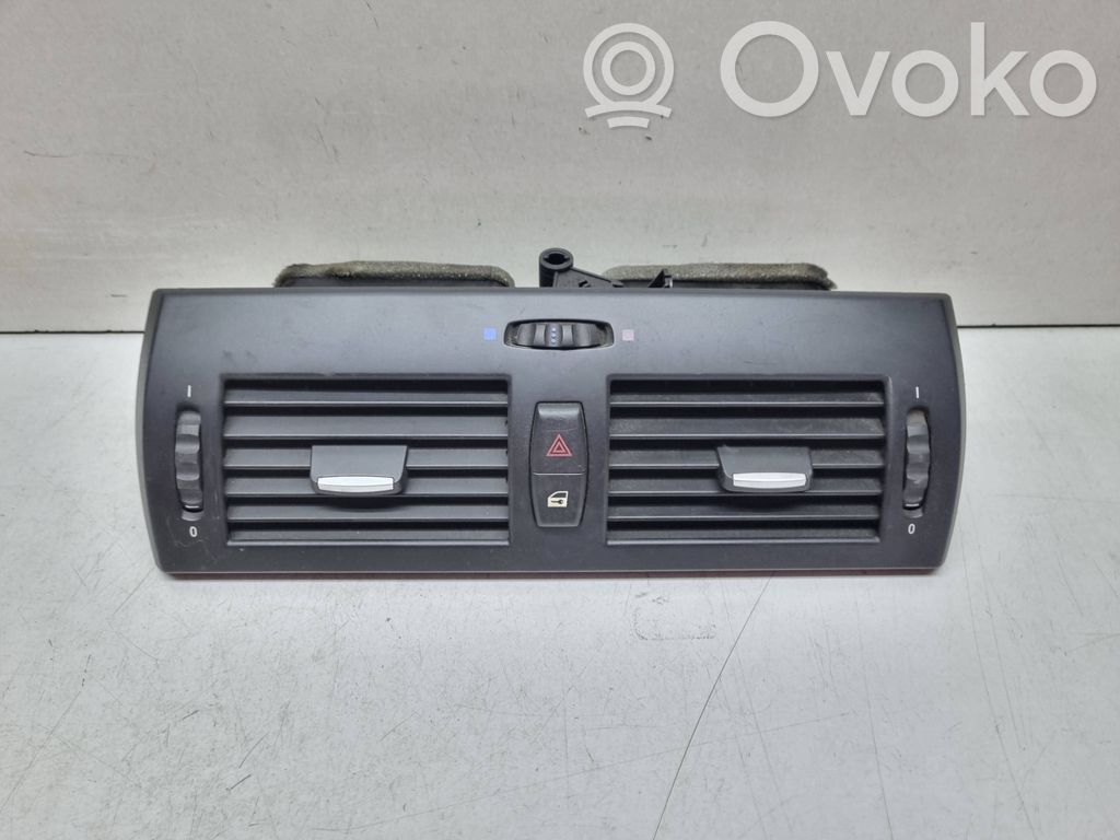 Rejilla de ventilación central del panel   3415965