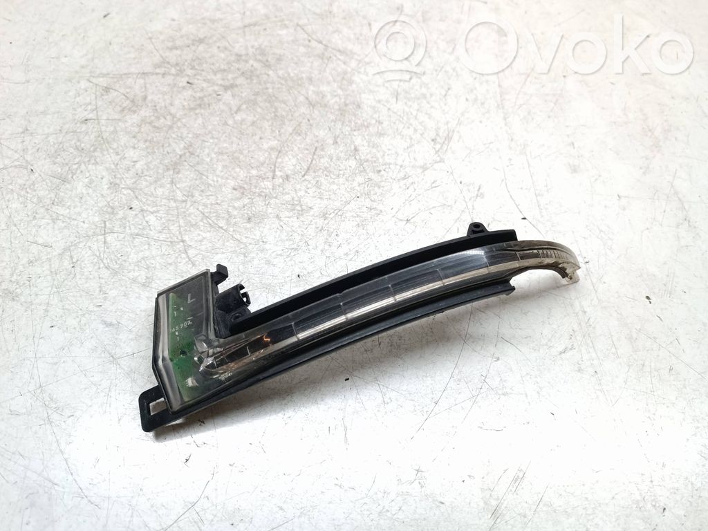 Audi A4 S4 B8 8K Peilin suuntavilkku 