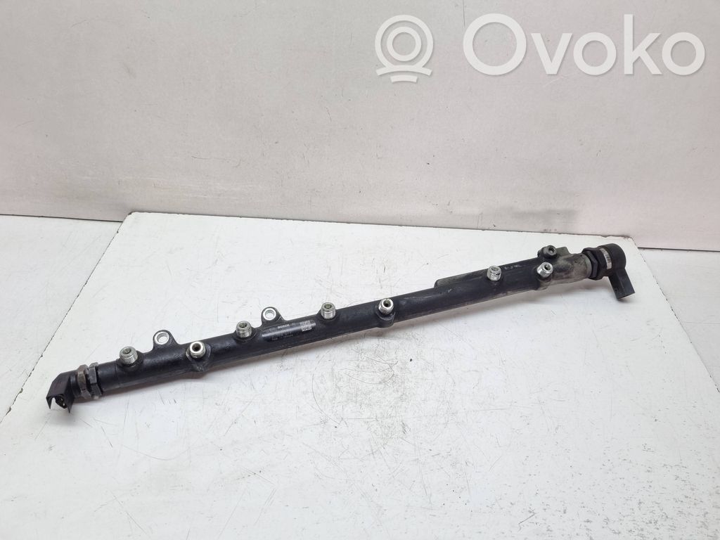 BMW X5 E53 Rampă alimentare injectoare 
